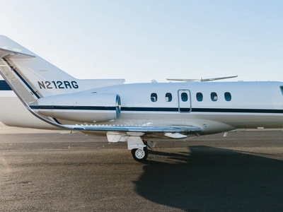 similar aircraft image