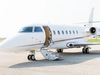 similar aircraft image